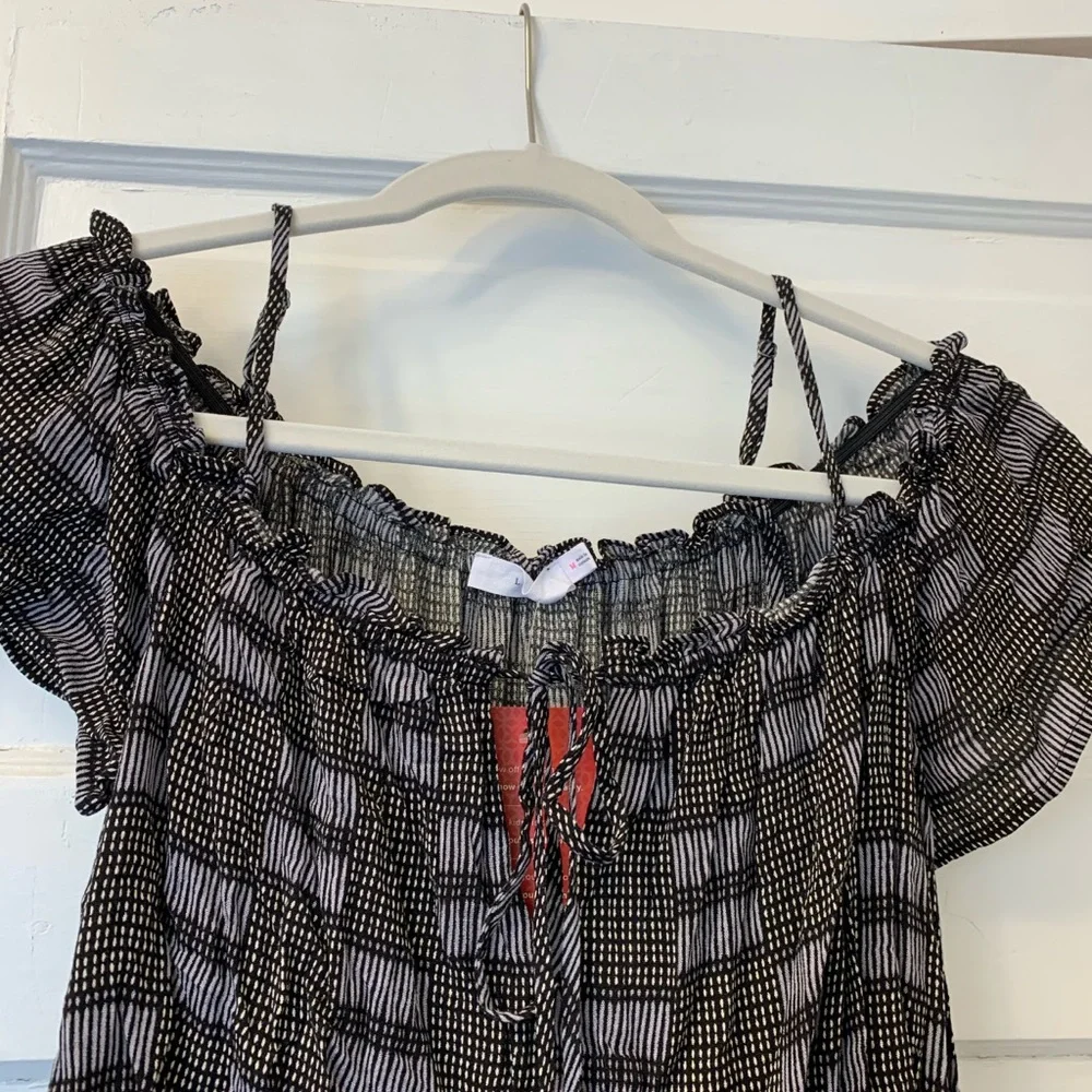 Lush Off The Shoulder Tie Front Romper Medium - Picture 8 of 13